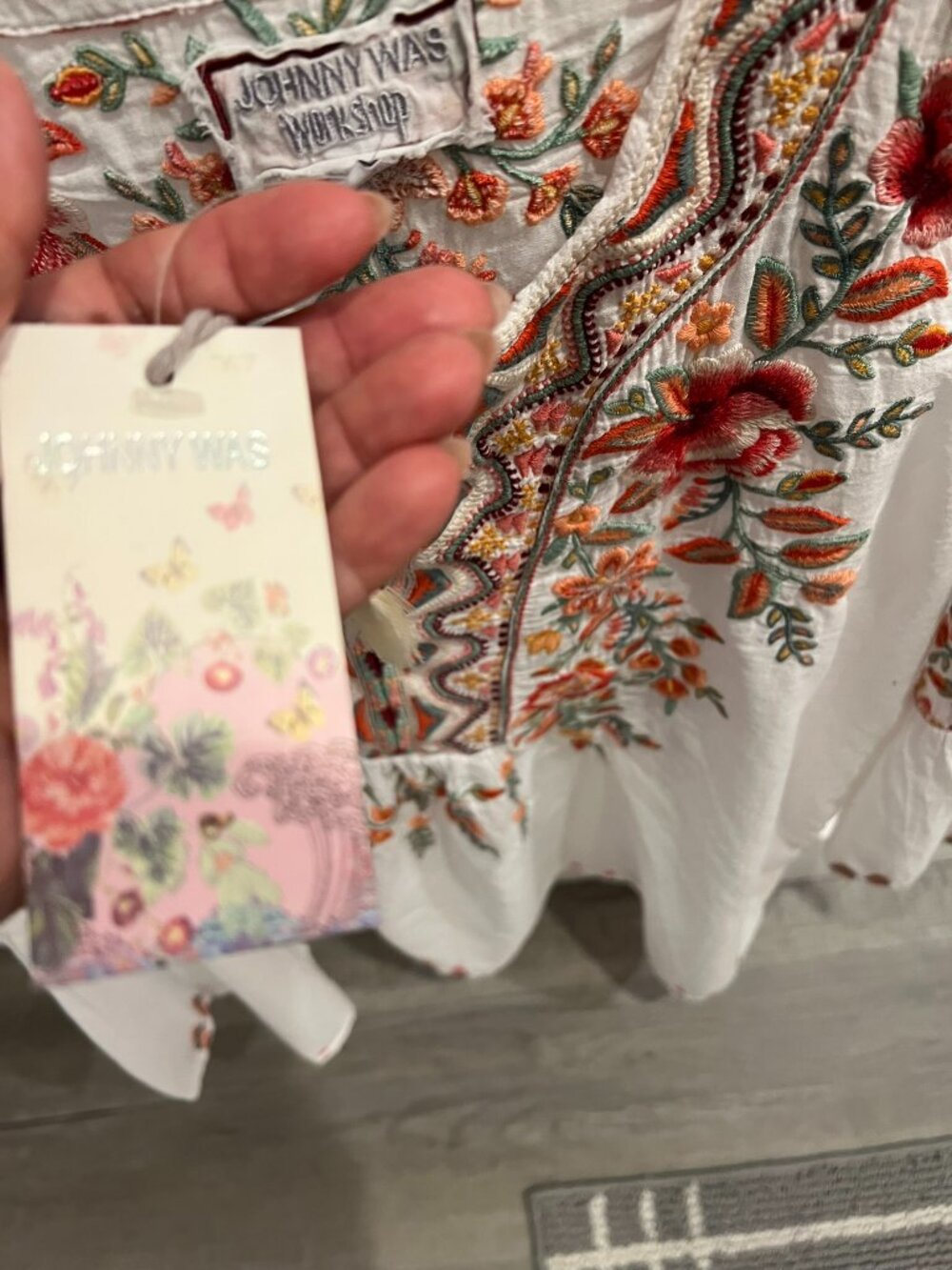 NWT Johnny Was Alise Flare Sleeve Boho Blouse in White Embroidered V-neck Top L - Picture 7 of 13